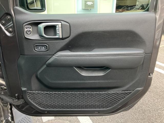 ジープ・ラングラーアンリミテッド サハラ 認定中古車 AppleCarPlay 黒革 アダプティブクルーズコントロール ブラインドスポットモニター フルセグTV Alpineオーディオ シートヒーター バックカメラ フロントカメラ ETC(19枚目)