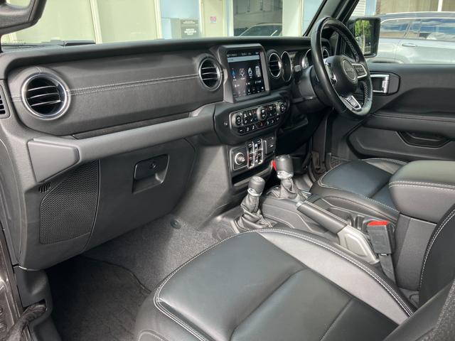 ジープ・ラングラーアンリミテッド サハラ 認定中古車 AppleCarPlay 黒革 アダプティブクルーズコントロール ブラインドスポットモニター フルセグTV Alpineオーディオ シートヒーター バックカメラ フロントカメラ ETC(21枚目)