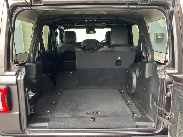 ジープ・ラングラーアンリミテッド サハラ 認定中古車 AppleCarPlay 黒革 アダプティブクルーズコントロール ブラインドスポットモニター フルセグTV Alpineオーディオ シートヒーター バックカメラ フロントカメラ ETC(29枚目)