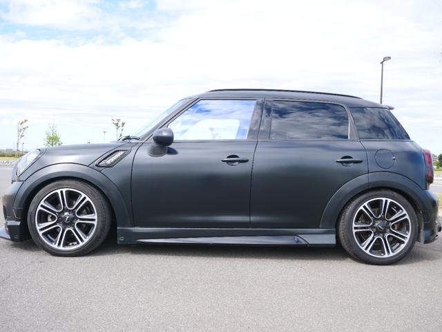 ＭＩＮＩ クーパーＳＤ　クロスオーバー　ブラックナイト　国内限定１４０台マットブラック　レザーシート　シートヒーター　バックカメラ　車高調　エアロ　２本出しマフラー　ＬＥＤフォグ　ジョンクーパーワークスホイール（3枚目）