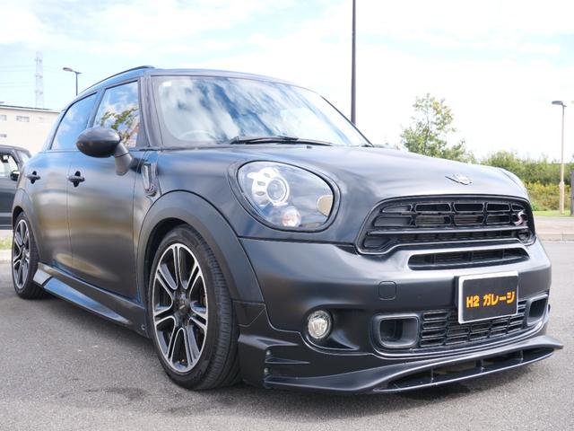 ＭＩＮＩ クーパーＳＤ　クロスオーバー　ブラックナイト　国内限定１４０台マットブラック　レザーシート　シートヒーター　バックカメラ　車高調　エアロ　２本出しマフラー　ＬＥＤフォグ　ジョンクーパーワークスホイール（8枚目）
