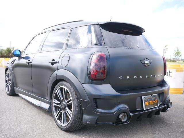 ＭＩＮＩ クーパーＳＤ　クロスオーバー　ブラックナイト　国内限定１４０台マットブラック　レザーシート　シートヒーター　バックカメラ　車高調　エアロ　２本出しマフラー　ＬＥＤフォグ　ジョンクーパーワークスホイール（11枚目）