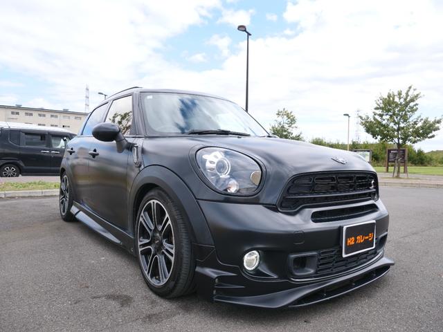 ＭＩＮＩ クーパーＳＤ　クロスオーバー　ブラックナイト　国内限定１４０台マットブラック　レザーシート　シートヒーター　バックカメラ　車高調　エアロ　２本出しマフラー　ＬＥＤフォグ　ジョンクーパーワークスホイール（13枚目）