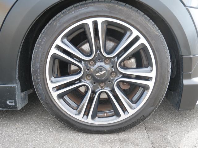 ＭＩＮＩ クーパーＳＤ　クロスオーバー　ブラックナイト　国内限定１４０台マットブラック　レザーシート　シートヒーター　バックカメラ　車高調　エアロ　２本出しマフラー　ＬＥＤフォグ　ジョンクーパーワークスホイール（17枚目）