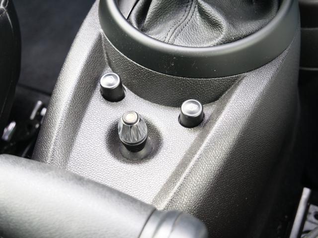 ＭＩＮＩ クーパーＳＤ　クロスオーバー　ブラックナイト　国内限定１４０台マットブラック　レザーシート　シートヒーター　バックカメラ　車高調　エアロ　２本出しマフラー　ＬＥＤフォグ　ジョンクーパーワークスホイール（37枚目）