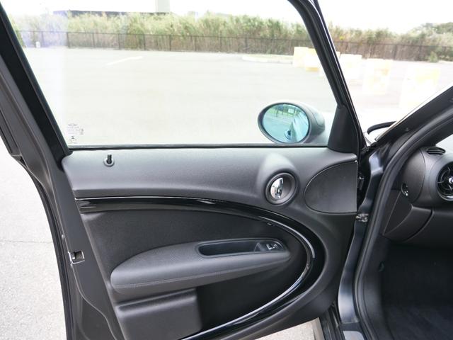 ＭＩＮＩ クーパーＳＤ　クロスオーバー　ブラックナイト　国内限定１４０台マットブラック　レザーシート　シートヒーター　バックカメラ　車高調　エアロ　２本出しマフラー　ＬＥＤフォグ　ジョンクーパーワークスホイール（45枚目）