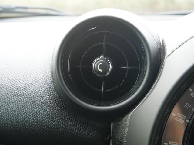 ＭＩＮＩ クーパーＳＤ　クロスオーバー　ブラックナイト　国内限定１４０台マットブラック　レザーシート　シートヒーター　バックカメラ　車高調　エアロ　２本出しマフラー　ＬＥＤフォグ　ジョンクーパーワークスホイール（49枚目）