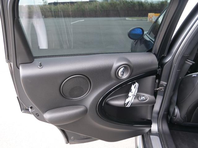 ＭＩＮＩ クーパーＳＤ　クロスオーバー　ブラックナイト　国内限定１４０台マットブラック　レザーシート　シートヒーター　バックカメラ　車高調　エアロ　２本出しマフラー　ＬＥＤフォグ　ジョンクーパーワークスホイール（52枚目）