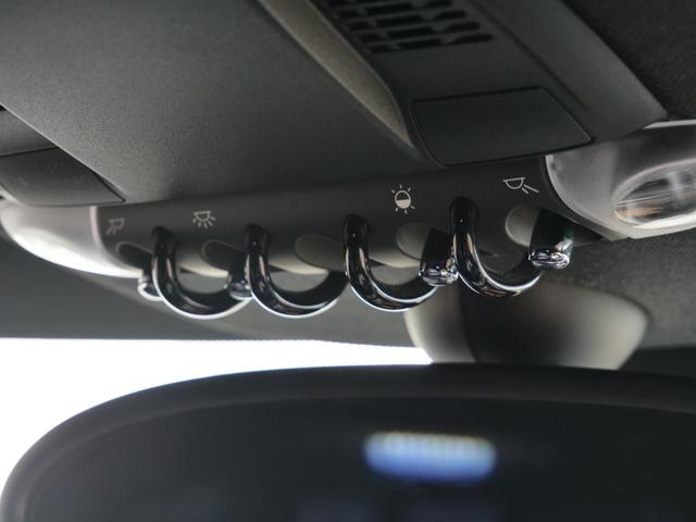 ＭＩＮＩ クーパーＳＤ　クロスオーバー　ブラックナイト　国内限定１４０台マットブラック　レザーシート　シートヒーター　バックカメラ　車高調　エアロ　２本出しマフラー　ＬＥＤフォグ　ジョンクーパーワークスホイール（63枚目）