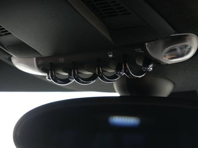 ＭＩＮＩ クーパーＳＤ　クロスオーバー　ブラックナイト　国内限定１４０台マットブラック　レザーシート　シートヒーター　バックカメラ　車高調　エアロ　２本出しマフラー　ＬＥＤフォグ　ジョンクーパーワークスホイール（66枚目）