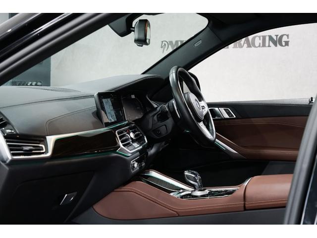 X6 xDrive 35d Mスポーツ 4WD ブラック/コーヒー内装 シートヒーター シートベンチレーション 保温/保冷ドリンクホルダー 後席シートヒーター 4ゾーンオートエアコン パノラマサンルーフ アイコニックグロー(40枚目)