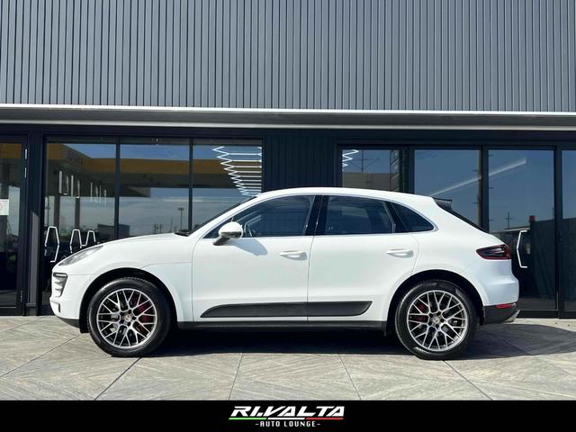 マカン マカンS PDK 4WD パノラマサンルーフ RSスパイダーホイール20インチ 純正ホイール/スタッドレスタイヤ付き ブラック&ガーネットレッドインテリア レッドキャリパー(6枚目)