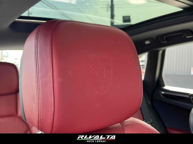 マカン マカンS PDK 4WD パノラマサンルーフ RSスパイダーホイール20インチ 純正ホイール/スタッドレスタイヤ付き ブラック&ガーネットレッドインテリア レッドキャリパー(14枚目)