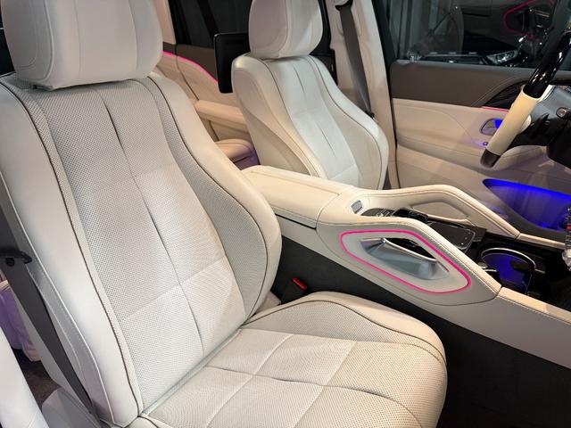 GLS GLS600 4マチック ファーストクラスパッケージ クリスタルホワイトナッパレザー・パノラマルーフ・ブルメスター・リアエンターテイメント・HUD・シートH&C・クーリングボックス・格納式テーブル・23インチ(17枚目)