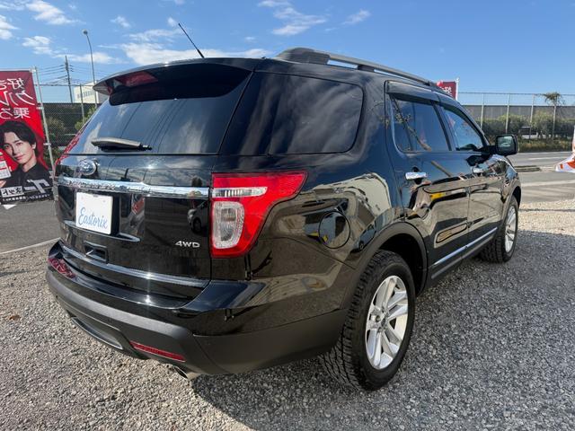 エクスプローラー ＸＬＴ　左ハンドル　バックカメラ　ＥＴＣ　　ポータブルナビ　フロントカメラ　サイドカメラ　シートカバー　社外ＬＥＤバルブ　ＣＤ　Ｂｌｕｅｔｏｏｔｈ　ＡＵＸ　７人乗（11枚目）