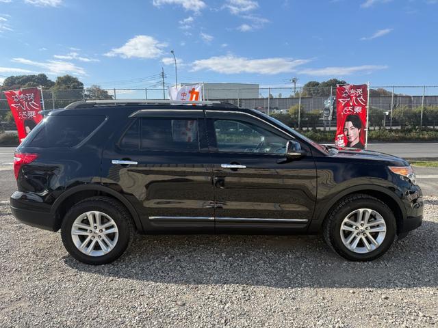 エクスプローラー ＸＬＴ　左ハンドル　バックカメラ　ＥＴＣ　　ポータブルナビ　フロントカメラ　サイドカメラ　シートカバー　社外ＬＥＤバルブ　ＣＤ　Ｂｌｕｅｔｏｏｔｈ　ＡＵＸ　７人乗（12枚目）