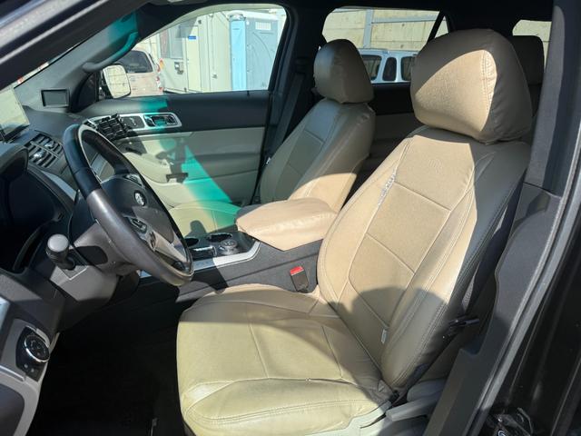 エクスプローラー ＸＬＴ　左ハンドル　バックカメラ　ＥＴＣ　　ポータブルナビ　フロントカメラ　サイドカメラ　シートカバー　社外ＬＥＤバルブ　ＣＤ　Ｂｌｕｅｔｏｏｔｈ　ＡＵＸ　７人乗（17枚目）