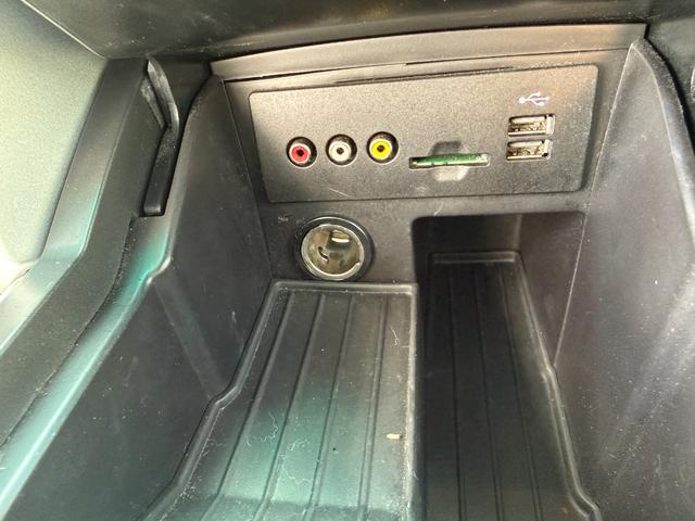 エクスプローラー ＸＬＴ　左ハンドル　バックカメラ　ＥＴＣ　　ポータブルナビ　フロントカメラ　サイドカメラ　シートカバー　社外ＬＥＤバルブ　ＣＤ　Ｂｌｕｅｔｏｏｔｈ　ＡＵＸ　７人乗（24枚目）