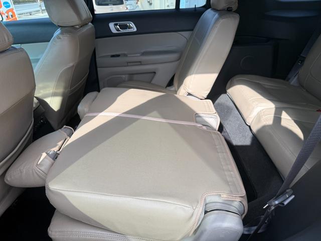 エクスプローラー ＸＬＴ　左ハンドル　バックカメラ　ＥＴＣ　　ポータブルナビ　フロントカメラ　サイドカメラ　シートカバー　社外ＬＥＤバルブ　ＣＤ　Ｂｌｕｅｔｏｏｔｈ　ＡＵＸ　７人乗（35枚目）