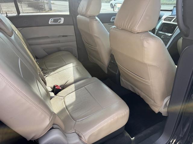 エクスプローラー ＸＬＴ　左ハンドル　バックカメラ　ＥＴＣ　　ポータブルナビ　フロントカメラ　サイドカメラ　シートカバー　社外ＬＥＤバルブ　ＣＤ　Ｂｌｕｅｔｏｏｔｈ　ＡＵＸ　７人乗（40枚目）