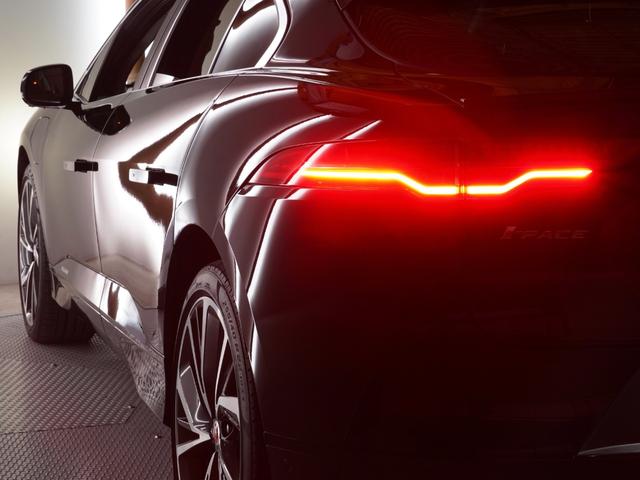 Iペイス SE エアサス ガラスルーフ シートヒーター MERIDIAN ステアリングヒーター 後席エアコン OP22アルミ アダプティブクルーズ サラウンドカメラ ヘッドアップディスプレイ LEDヘッドレザーシート(55枚目)