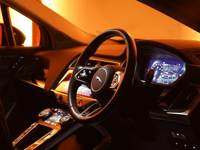 Iペイス SE エアサス ガラスルーフ シートヒーター MERIDIAN ステアリングヒーター 後席エアコン OP22アルミ アダプティブクルーズ サラウンドカメラ ヘッドアップディスプレイ LEDヘッドレザーシート(56枚目)