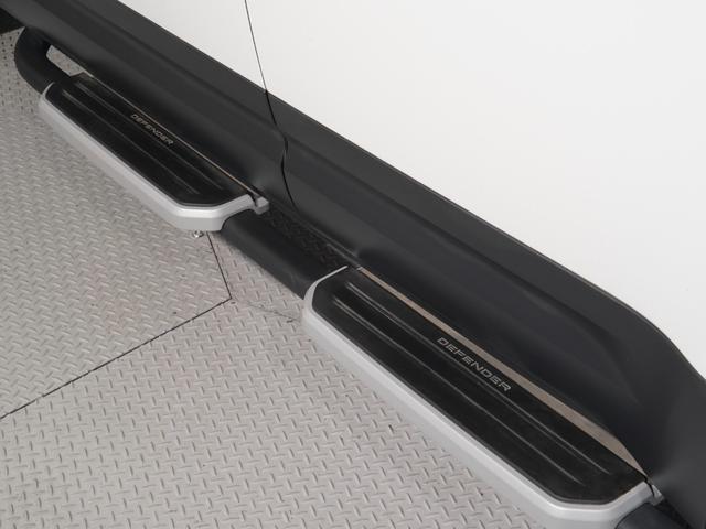 ディフェンダー １１０Ｓ　エアサスペンション　シートヒーター　ステアリングヒーター　コールドクライメイトパッケージ　純正サイドステップ　アダプティブクルーズコントロール　ブラインドスポットモニター　サラウンドカメラ（7枚目）