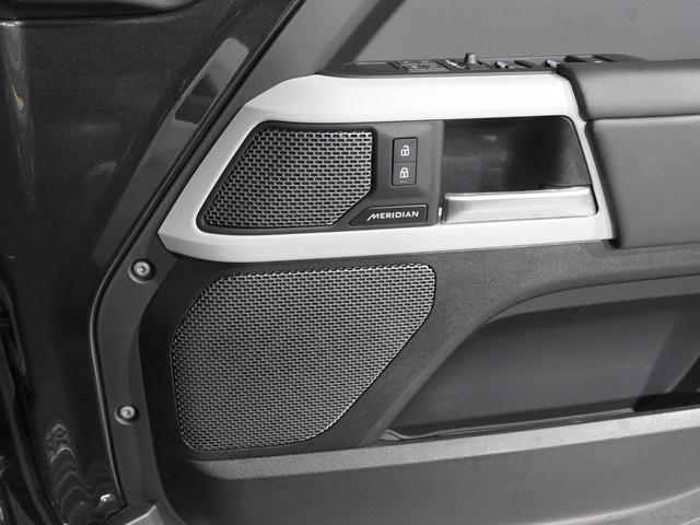 ディフェンダー １１０Ｘ－ダイナミックＨＳＥ　Ｄ３００　パノラマサンルーフ　ＭＥＲＩＤＩＡＮ　エアサス　シートヒーター＆クーラー　後席シートヒーター　ブラックエクステリア　純正サイドステップ　ＯＰ２２インチアルミ　サラウンドカメラ　デジタルインナーミラー（4枚目）