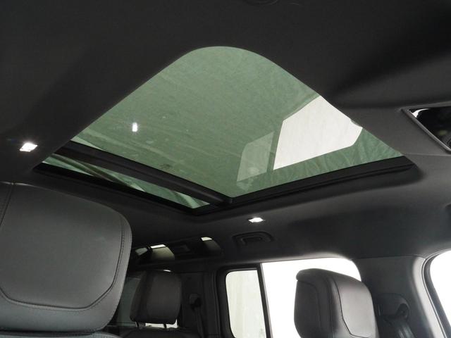 ディフェンダー １１０Ｘ－ダイナミックＨＳＥ　Ｄ３００　パノラマサンルーフ　ＭＥＲＩＤＩＡＮ　エアサス　シートヒーター＆クーラー　後席シートヒーター　ブラックエクステリア　純正サイドステップ　ＯＰ２２インチアルミ　サラウンドカメラ　デジタルインナーミラー（5枚目）