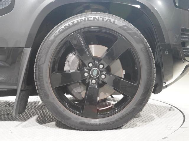 ディフェンダー １１０Ｘ－ダイナミックＨＳＥ　Ｄ３００　パノラマサンルーフ　ＭＥＲＩＤＩＡＮ　エアサス　シートヒーター＆クーラー　後席シートヒーター　ブラックエクステリア　純正サイドステップ　ＯＰ２２インチアルミ　サラウンドカメラ　デジタルインナーミラー（10枚目）