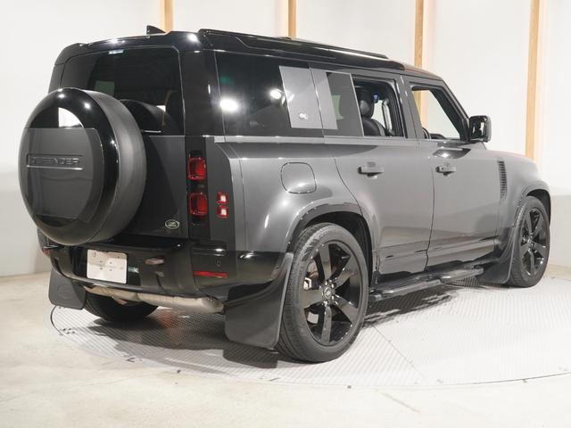 ディフェンダー １１０Ｘ－ダイナミックＨＳＥ　Ｄ３００　パノラマサンルーフ　ＭＥＲＩＤＩＡＮ　エアサス　シートヒーター＆クーラー　後席シートヒーター　ブラックエクステリア　純正サイドステップ　ＯＰ２２インチアルミ　サラウンドカメラ　デジタルインナーミラー（11枚目）