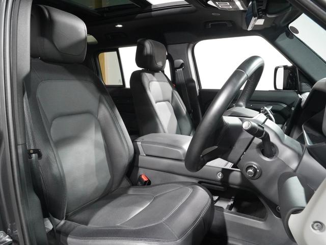 ディフェンダー １１０Ｘ－ダイナミックＨＳＥ　Ｄ３００　パノラマサンルーフ　ＭＥＲＩＤＩＡＮ　エアサス　シートヒーター＆クーラー　後席シートヒーター　ブラックエクステリア　純正サイドステップ　ＯＰ２２インチアルミ　サラウンドカメラ　デジタルインナーミラー（16枚目）