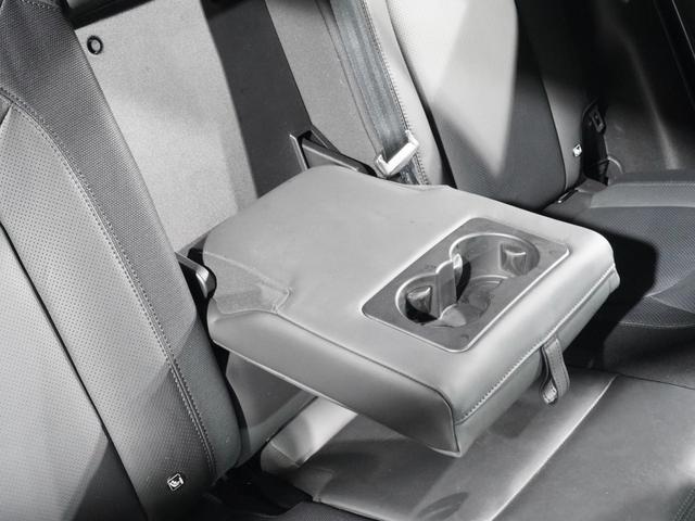 ディフェンダー １１０Ｘ－ダイナミックＨＳＥ　Ｄ３００　パノラマサンルーフ　ＭＥＲＩＤＩＡＮ　エアサス　シートヒーター＆クーラー　後席シートヒーター　ブラックエクステリア　純正サイドステップ　ＯＰ２２インチアルミ　サラウンドカメラ　デジタルインナーミラー（30枚目）