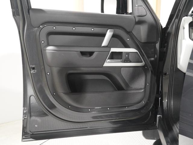 ディフェンダー １１０Ｘ－ダイナミックＨＳＥ　Ｄ３００　パノラマサンルーフ　ＭＥＲＩＤＩＡＮ　エアサス　シートヒーター＆クーラー　後席シートヒーター　ブラックエクステリア　純正サイドステップ　ＯＰ２２インチアルミ　サラウンドカメラ　デジタルインナーミラー（38枚目）