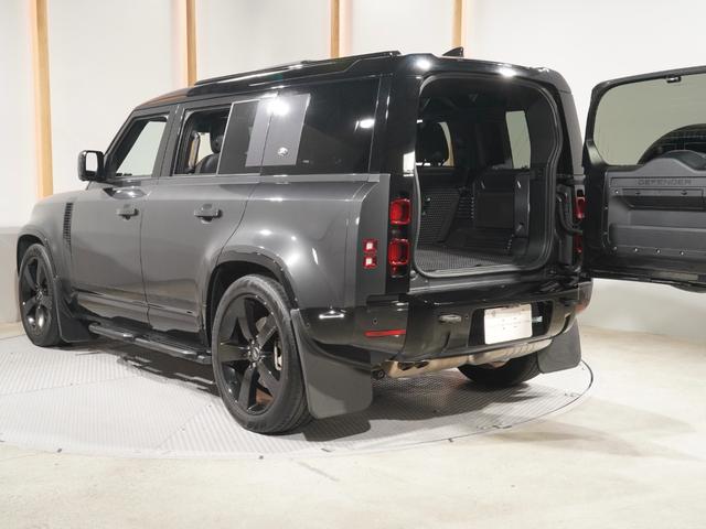 ディフェンダー １１０Ｘ－ダイナミックＨＳＥ　Ｄ３００　パノラマサンルーフ　ＭＥＲＩＤＩＡＮ　エアサス　シートヒーター＆クーラー　後席シートヒーター　ブラックエクステリア　純正サイドステップ　ＯＰ２２インチアルミ　サラウンドカメラ　デジタルインナーミラー（40枚目）