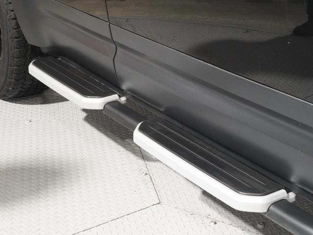 ディフェンダー １１０ダブルオーエディション　エアサスペンション　シートヒーター　ステアリングヒーター　コールドクライメートパック　純正サイドステップ　サラウンドカメラ　アダプティブクルーズコントロール　ブラインドスポットモニター　ＬＥＤヘッド（5枚目）