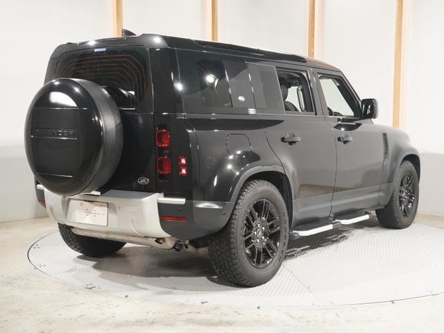 ディフェンダー １１０ダブルオーエディション　エアサスペンション　シートヒーター　ステアリングヒーター　コールドクライメートパック　純正サイドステップ　サラウンドカメラ　アダプティブクルーズコントロール　ブラインドスポットモニター　ＬＥＤヘッド（9枚目）