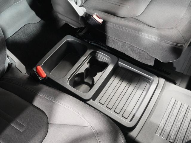 ディフェンダー １１０ダブルオーエディション　エアサスペンション　シートヒーター　ステアリングヒーター　コールドクライメートパック　純正サイドステップ　サラウンドカメラ　アダプティブクルーズコントロール　ブラインドスポットモニター　ＬＥＤヘッド（23枚目）