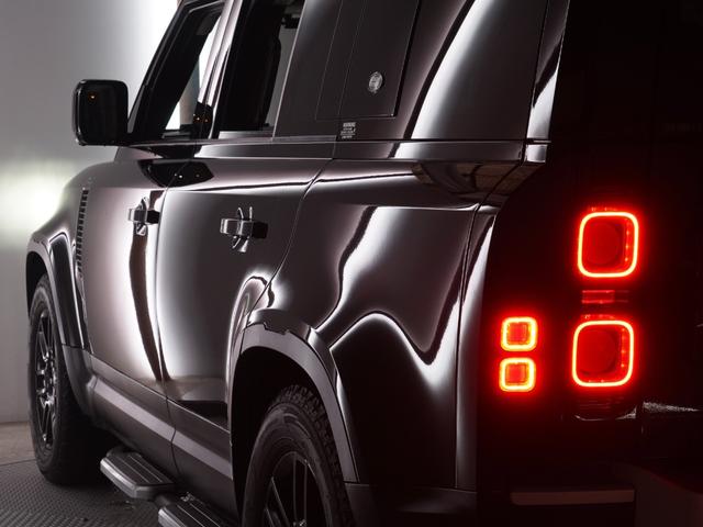 ディフェンダー １１０ダブルオーエディション　エアサスペンション　シートヒーター　ステアリングヒーター　コールドクライメートパック　純正サイドステップ　サラウンドカメラ　アダプティブクルーズコントロール　ブラインドスポットモニター　ＬＥＤヘッド（46枚目）