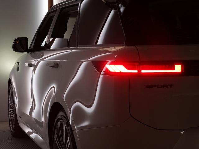 レンジローバースポーツ オートバイオグラフィー　Ｄ３００　パノラマサンルーフ　ブラックエクステリア　ＯＰ２３インチＡＷ　ＭＥＲＩＤＩＡＮ　全席シートヒーター＆クーラー　マッサージシート　ステアリングヒーター　エアサス　レッドキャリパー　デジタルミラー　ＡＣＣ（61枚目）