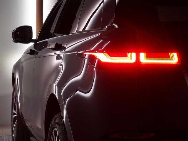 レンジローバーイヴォーク Ｒ－ダイナミック　Ｓ　Ｐ２５０　パノラミックルーフ　シートヒーター　パワーバックドア　ブラックコントラストルーフ　２０ＡＷ　ブラインドスポットモニター　アダプティブクルーズコントロール　サラウンドカメラ　ＬＥＤヘッドライト　ＥＴＣ（50枚目）