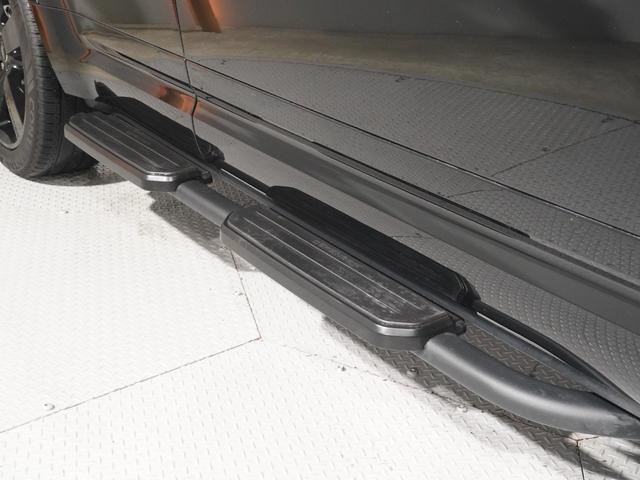 ディフェンダー １１０Ｘ－ダイナミックＨＳＥ　Ｄ３００　スライディングパノラミックルーフ　ビンテージタン＆エボニーシート　エアサス　ＭＥＲＩＤＩＡＮ　ブラックエクステリア　純正サイドステップ　純正２２インチＡＷ　アダプティブクルーズ　デジタルインナーミラー（5枚目）