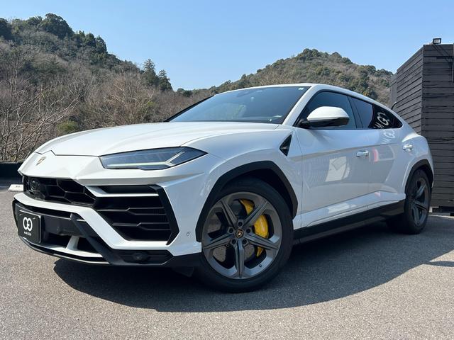 ウルス 　４．０　４ＷＤ　４人乗りモデル　車検Ｒ８年７月まで（2枚目）