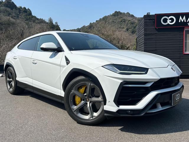 ウルス 　４．０　４ＷＤ　４人乗りモデル　車検Ｒ８年７月まで（3枚目）