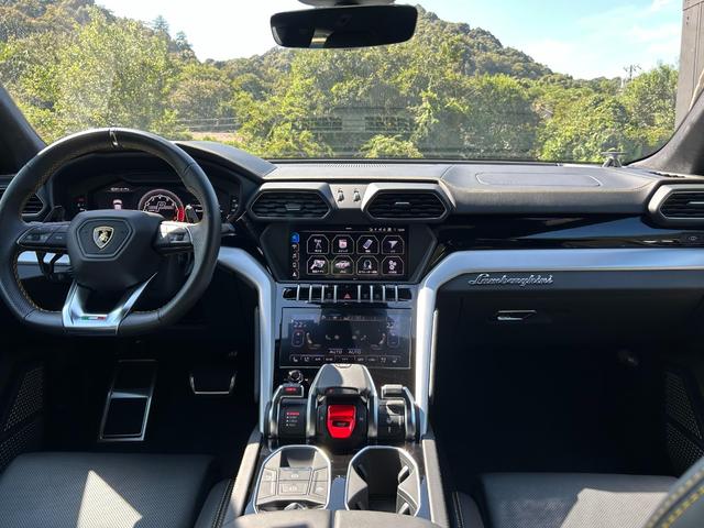 ウルス 　４．０　４ＷＤ　４人乗りモデル　車検Ｒ８年７月まで（30枚目）