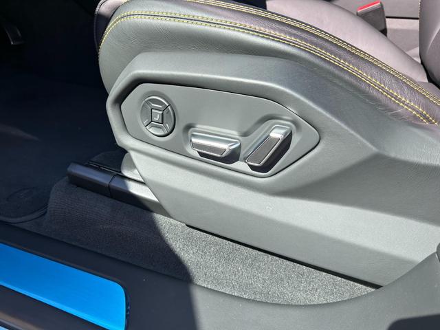 ウルス 　４．０　４ＷＤ　４人乗りモデル　車検Ｒ８年７月まで（31枚目）