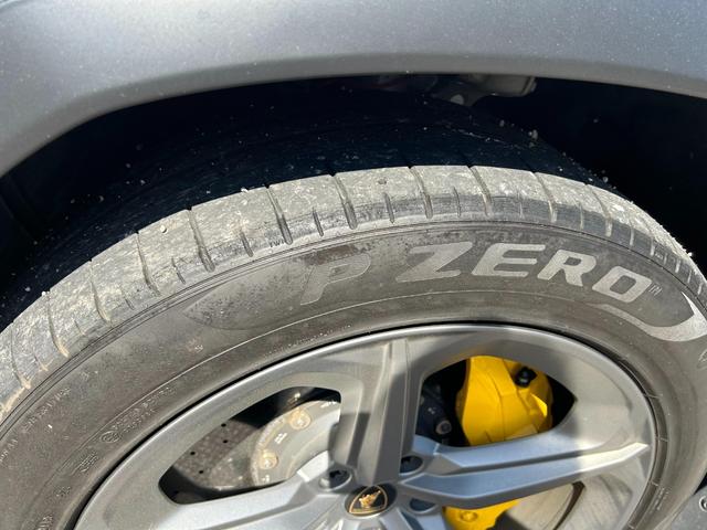 ウルス 　４．０　４ＷＤ　４人乗りモデル　車検Ｒ８年７月まで（57枚目）