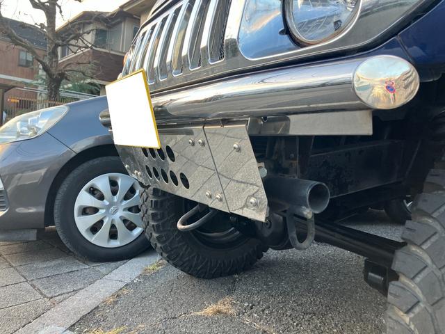 ジムニー ＸＢ　リフトアップ　社外足廻り　社外前後バンパー　スキッドプレート　社外マフラー　社外アルミホイール　レザー調シートカバー　ＣＤ　４ＷＤ　５速ミッション車　タイミングベルト交換済　車検令和９年１２月（6枚目）