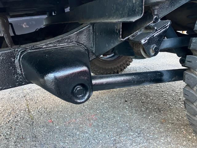 ジムニー ＸＢ　リフトアップ　社外足廻り　社外前後バンパー　スキッドプレート　社外マフラー　社外アルミホイール　レザー調シートカバー　ＣＤ　４ＷＤ　５速ミッション車　タイミングベルト交換済　車検令和９年１２月（14枚目）