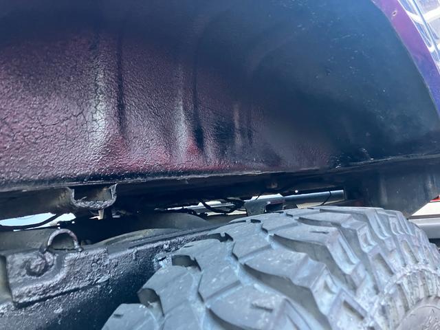 ジムニー ＸＢ　リフトアップ　社外足廻り　社外前後バンパー　スキッドプレート　社外マフラー　社外アルミホイール　レザー調シートカバー　ＣＤ　４ＷＤ　５速ミッション車　タイミングベルト交換済　車検令和９年１２月（15枚目）